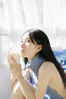老板含着她的花蒂啃咬高潮